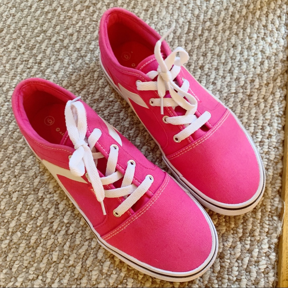 Airwalk Pink Canvas Low Top Sneakers NWOT
